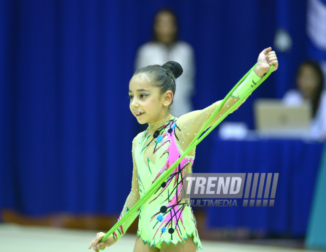 Bədii gimnastika üzrə XXII Bakı çempionatı və birinciliyi start götürüb. Bakı, Azərbaycan, 13 noyabr 2015